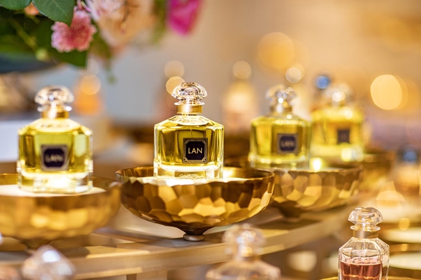 1631010843506927.jpg 法國香水進口清關代理公司_副本.jpg